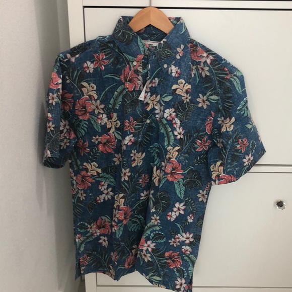 Reyn Spooner classic fit pullover, design style “Hanalei Gardens” - Picture 1 of 3